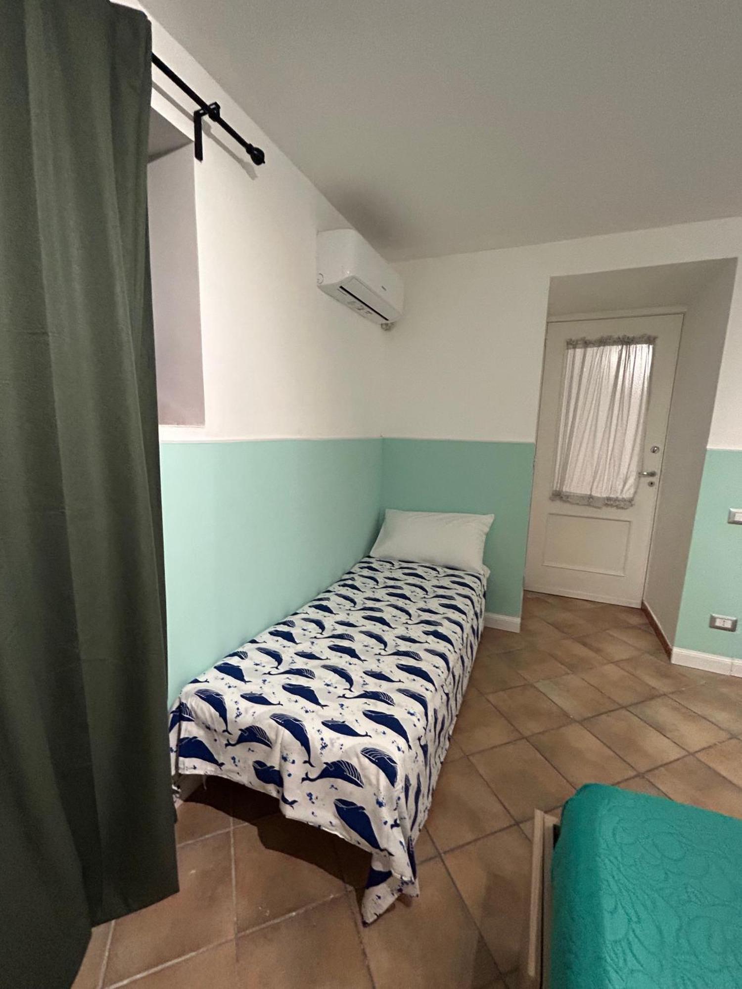 Intero Alloggio Salita Tasso Napoli Esterno foto